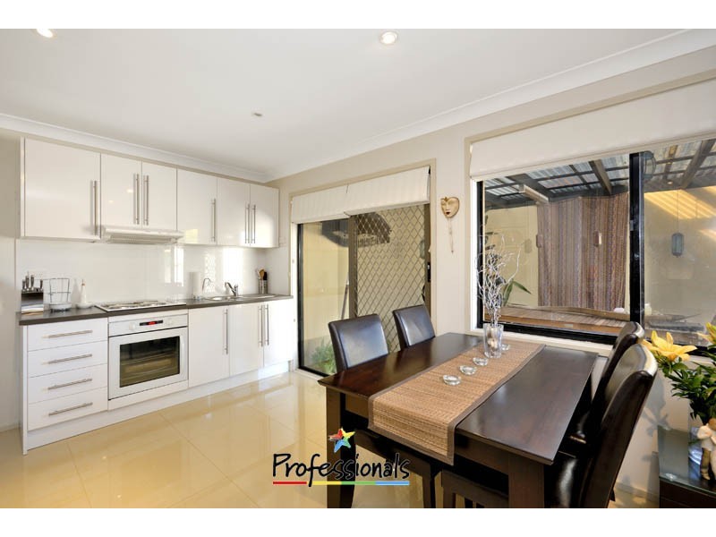 7 Batavia Place, Illawong NSW 2234