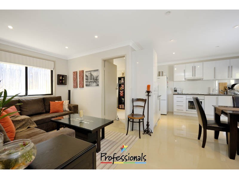 7 Batavia Place, Illawong NSW 2234