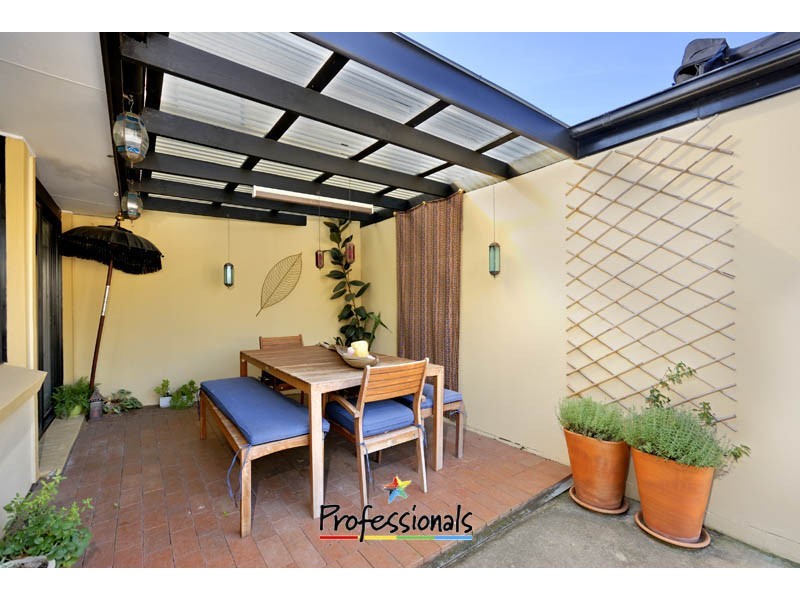 7 Batavia Place, Illawong NSW 2234