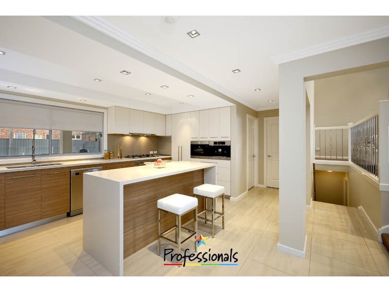 8 Sproule Road, Illawong NSW 2234