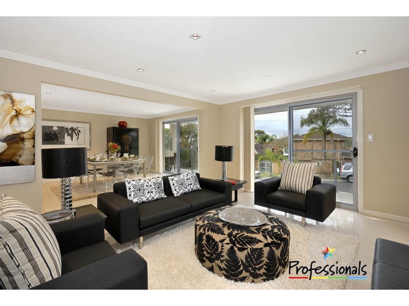 8 Sproule Road, Illawong NSW 2234