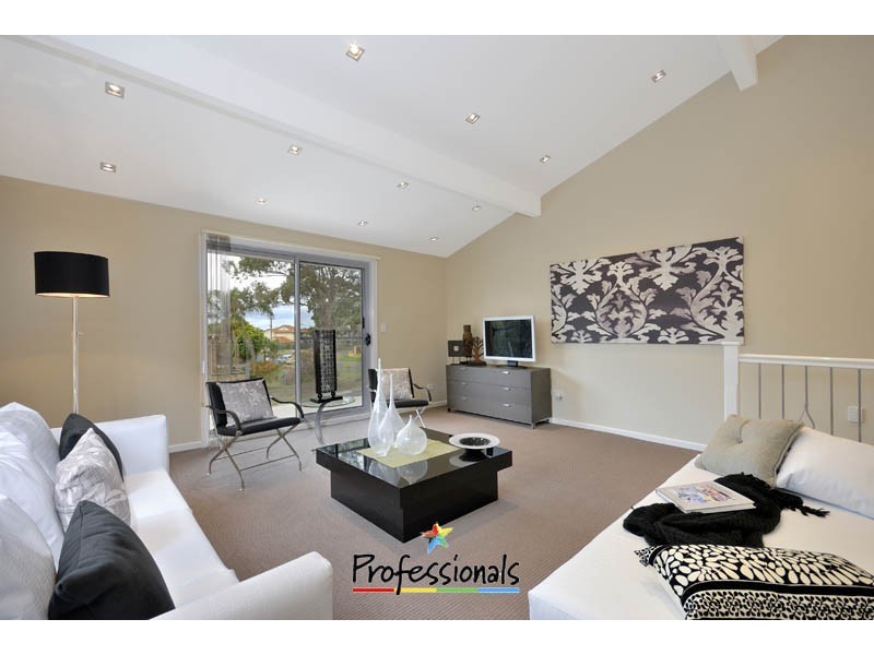 8 Sproule Road, Illawong NSW 2234