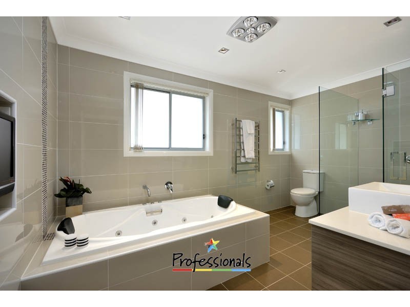 8 Sproule Road, Illawong NSW 2234