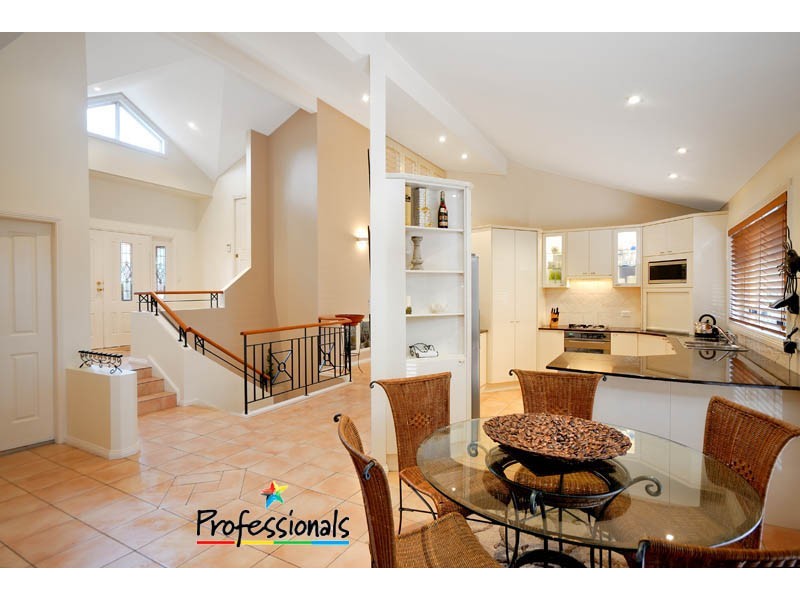 42 Mariner Road, Illawong NSW 2234