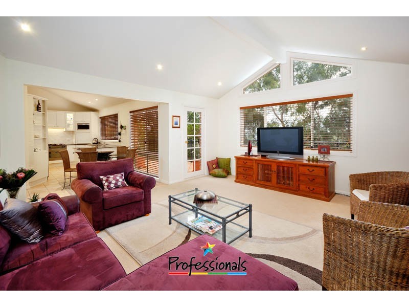 42 Mariner Road, Illawong NSW 2234