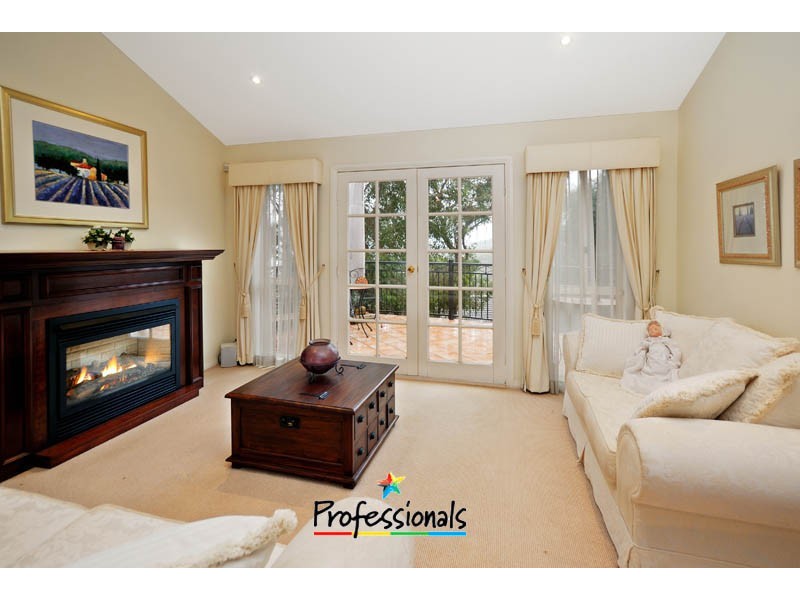 42 Mariner Road, Illawong NSW 2234