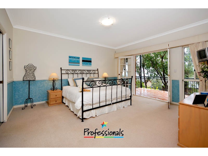 42 Mariner Road, Illawong NSW 2234