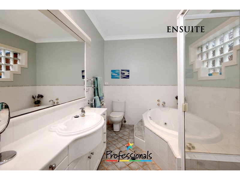 42 Mariner Road, Illawong NSW 2234