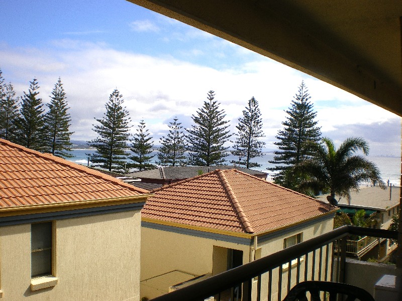 7 Eden Ave, Rainbow Bay QLD 4225