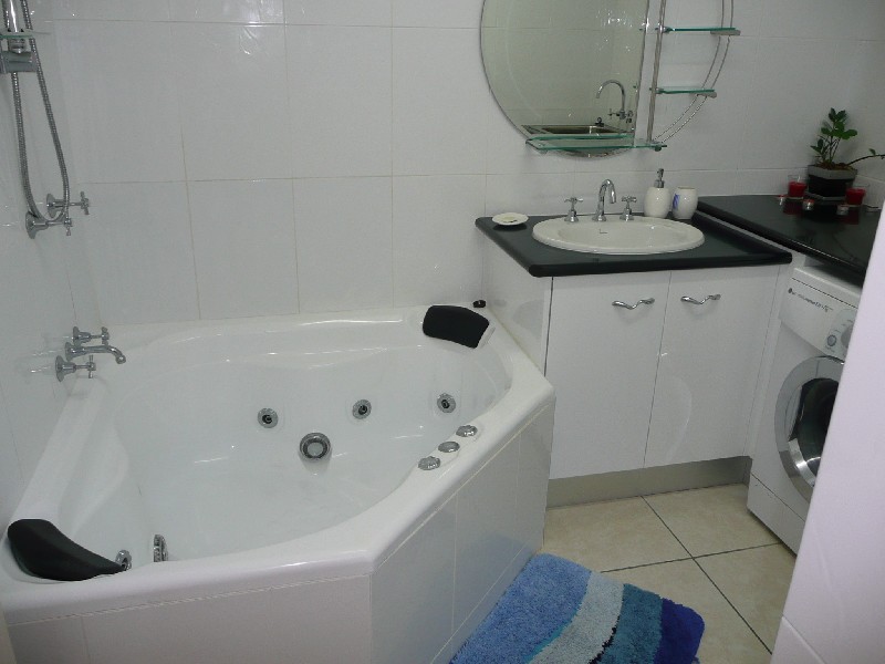 7 Eden Ave, Rainbow Bay QLD 4225