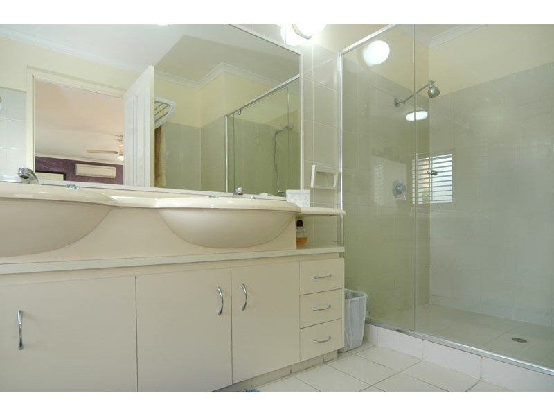 33/243 Boundary Street, Rainbow Bay QLD 4225