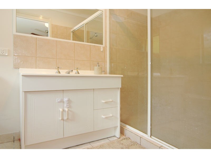 2 Bushland Drive, Banora Point NSW 2486