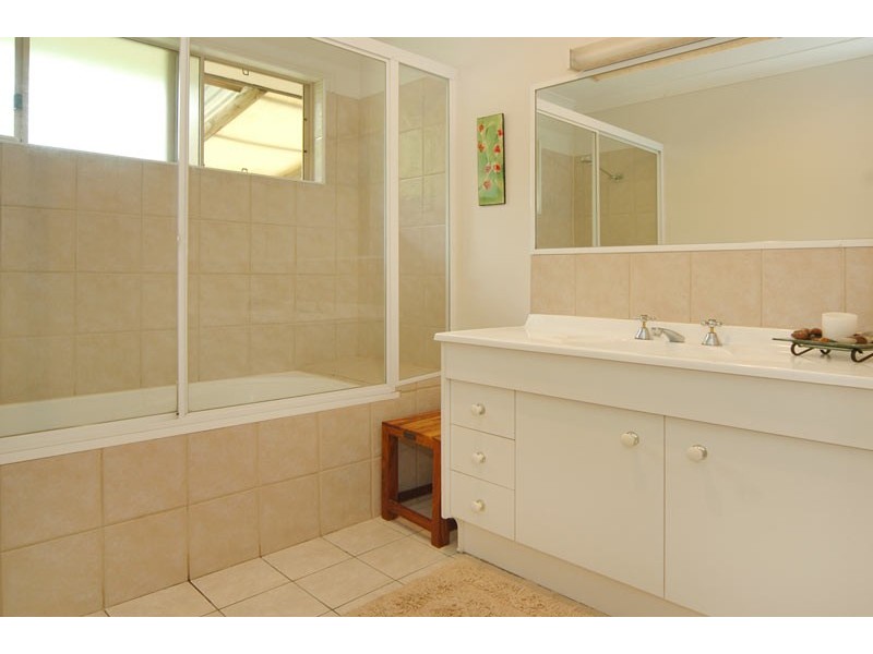 2 Bushland Drive, Banora Point NSW 2486