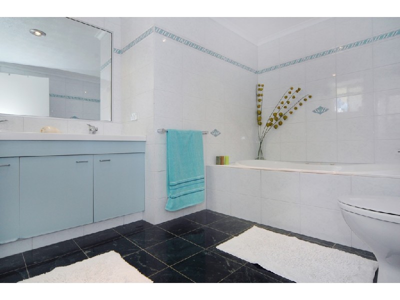 24/265 Boundary Street, Rainbow Bay QLD 4225
