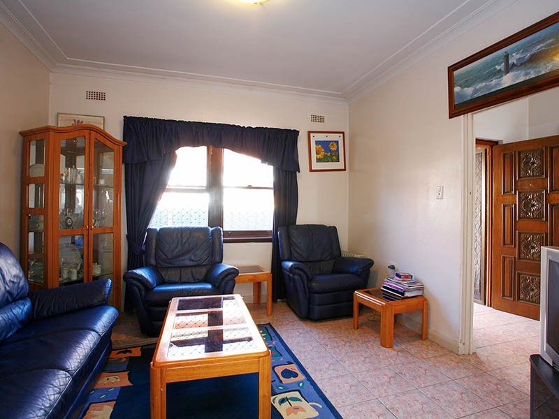 37 Belmorre Ave, Belmore NSW 2192