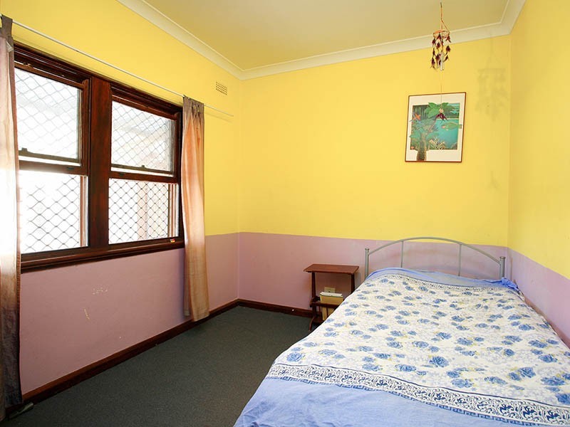 37 Belmorre Ave, Belmore NSW 2192