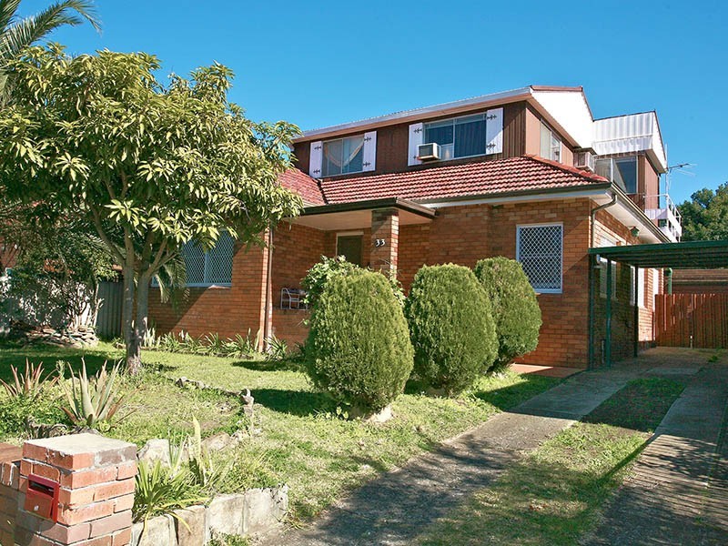 33 Paxton Avenue, Belmore NSW 2192