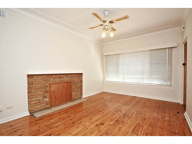 52 Legge Street, Roselands NSW 2196