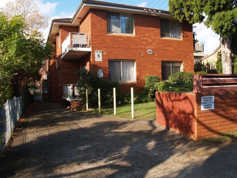 4/96 Sproule Street, Lakemba NSW 2195