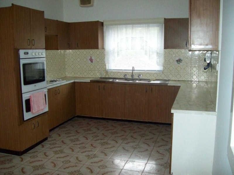 36 urunga, Punchbowl NSW 2196