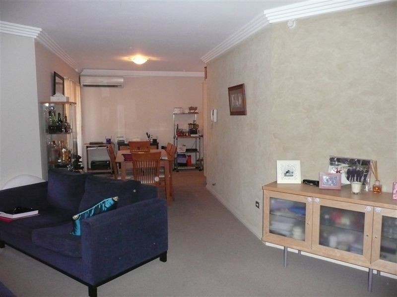 27/49 Dobson Crescent, Baulkham Hills NSW 2153