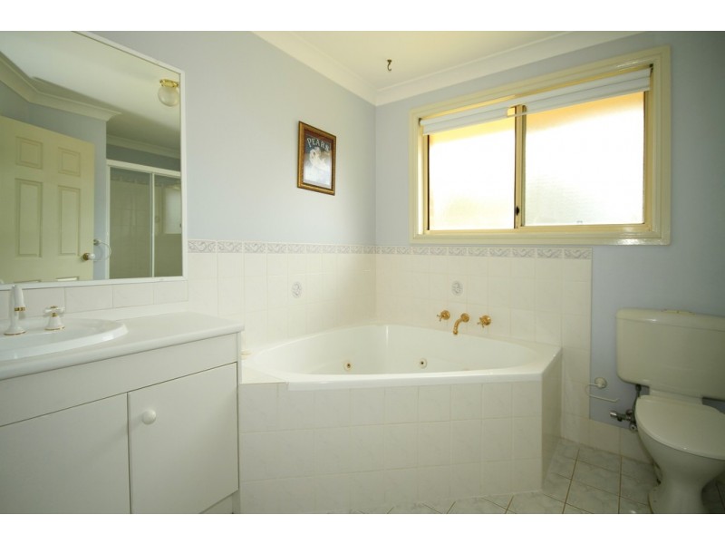 10 Fiddlewood Grove, Menai NSW 2234