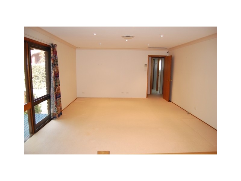 10 Moonpoint Road, Illawong NSW 2234