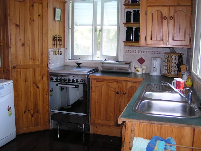 1 Oomool Street, Macleay Island QLD 4184