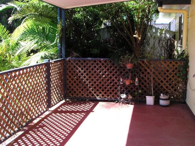 2 Heath Street, Macleay Island QLD 4184
