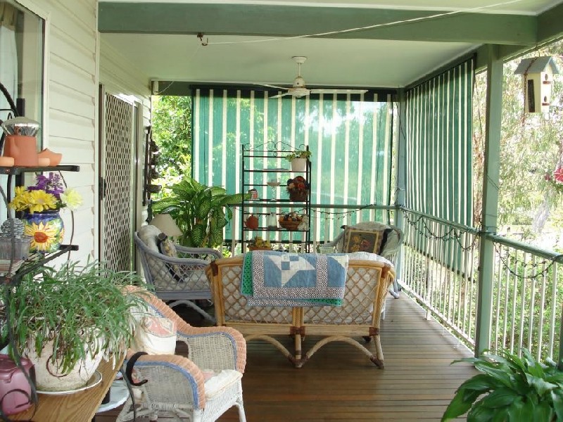 9 Lovell Parade, Lamb Island QLD 4184