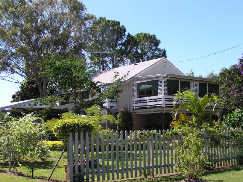 18 Leonie Crescent, Lamb Island QLD 4184