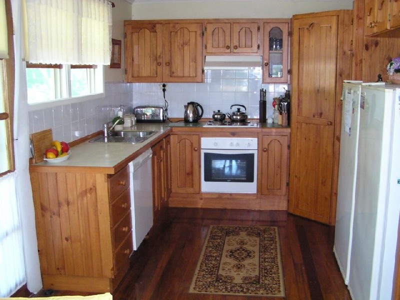 18 Leonie Crescent, Lamb Island QLD 4184