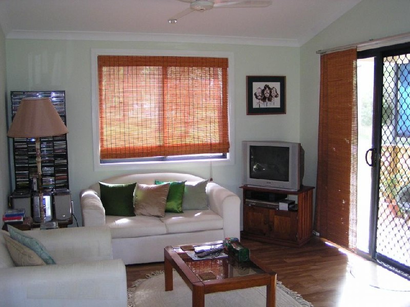 7 Lenard Street, Lamb Island QLD 4184