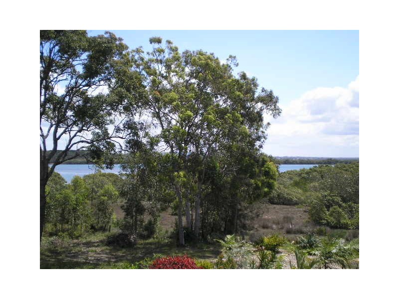64 Charles Terrace, Macleay Island QLD 4184