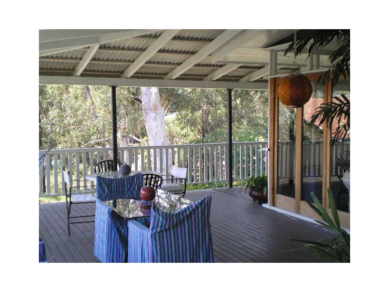 64 Charles Terrace, Macleay Island QLD 4184