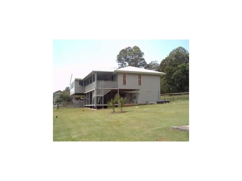 18 Eastbourne Terrace, Macleay Island QLD 4184