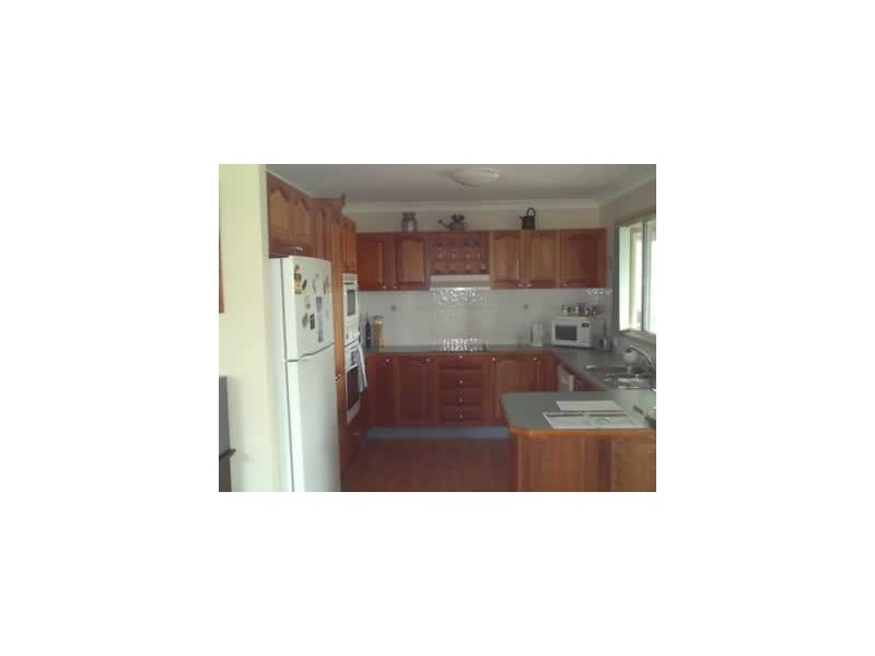 18 Eastbourne Terrace, Macleay Island QLD 4184