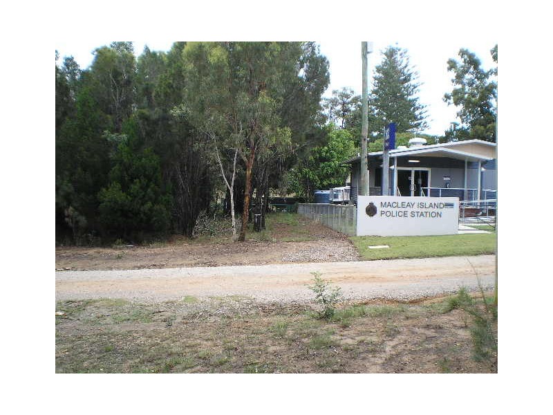 9 Pelican Street, Macleay Island QLD 4184