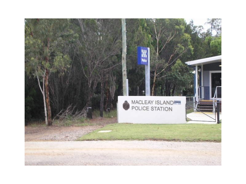 9 Pelican Street, Macleay Island QLD 4184