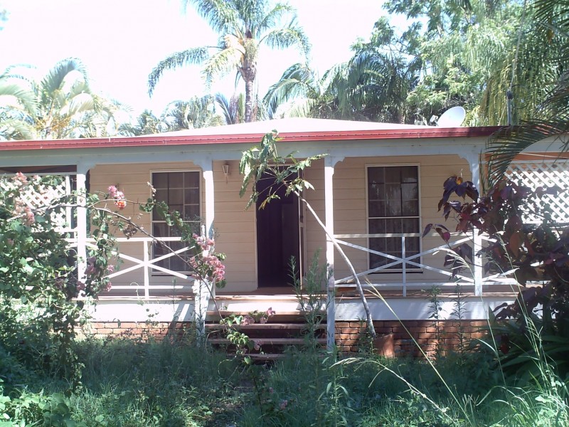 8 Michael Street, Lamb Island QLD 4184