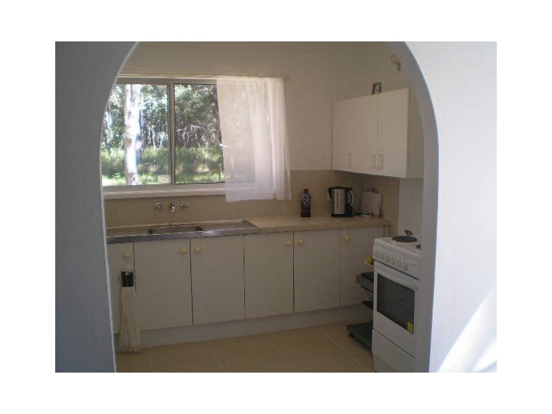2 Pindarri, Lamb Island QLD 4184