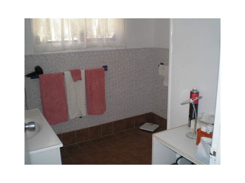 2 Pindarri, Lamb Island QLD 4184
