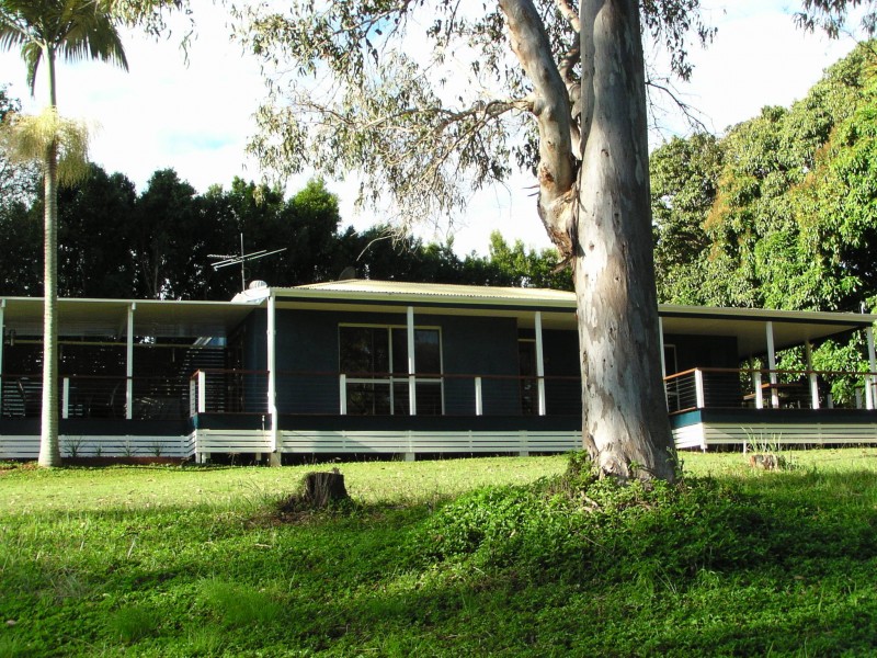 35 Tina, Lamb Island QLD 4184