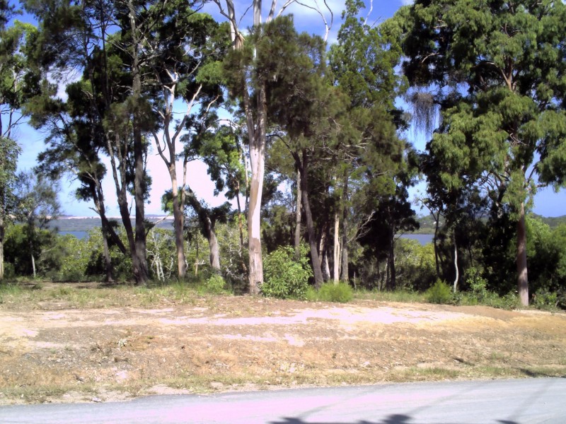 1 Blue Bay Crescent, Macleay Island QLD 4184