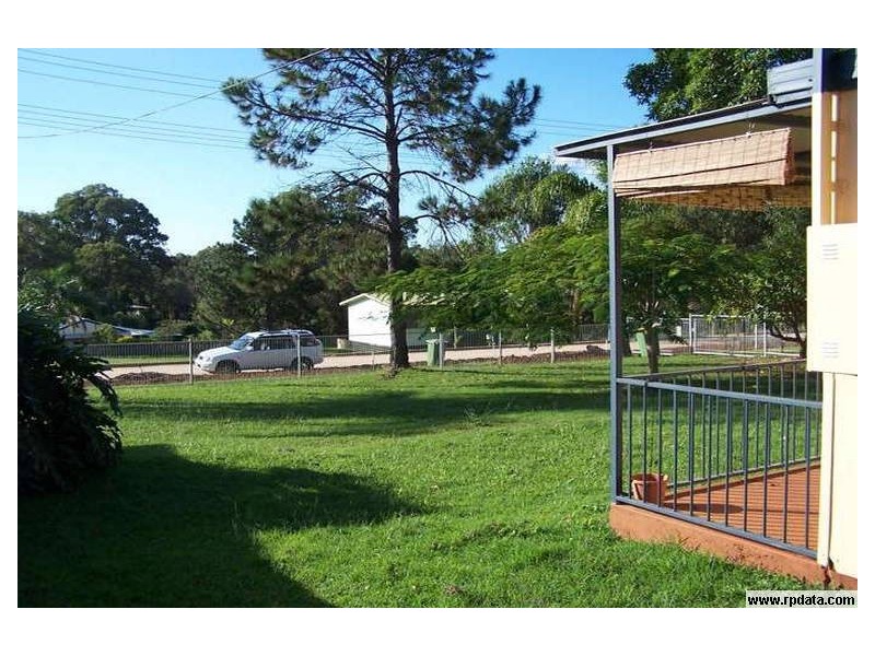 16 Francis Street, Macleay Island QLD 4184