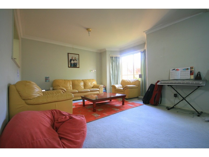 40 Strathalbyn Drive, Oatlands NSW 2117