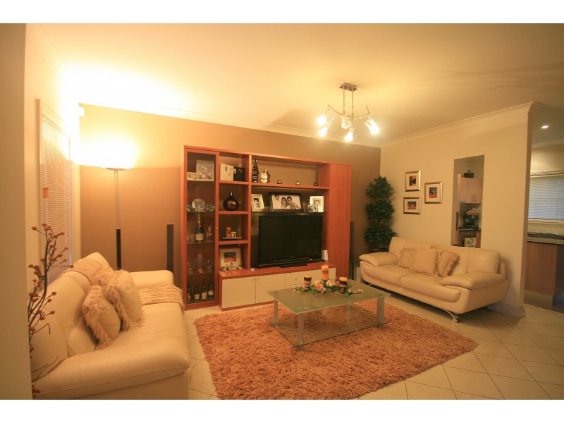 1/6 Blossom Place, Quakers Hill NSW 2763