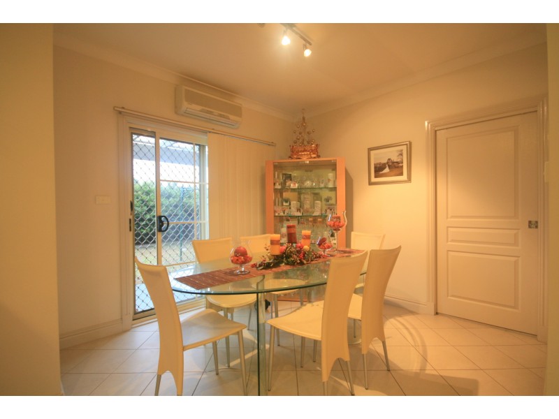 1/6 Blossom Place, Quakers Hill NSW 2763