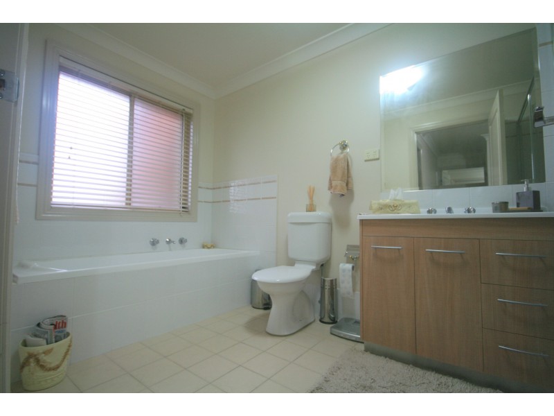 1/6 Blossom Place, Quakers Hill NSW 2763