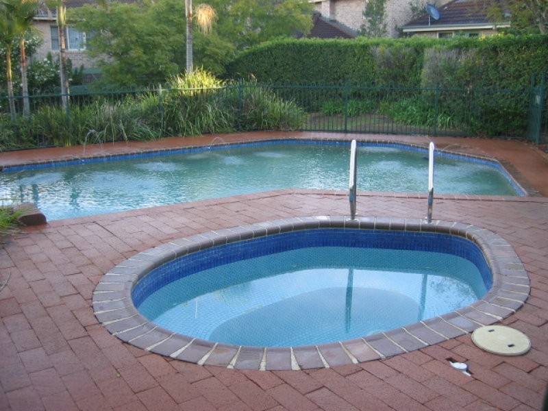 40 Strathalbyn Drive, Oatlands NSW 2117